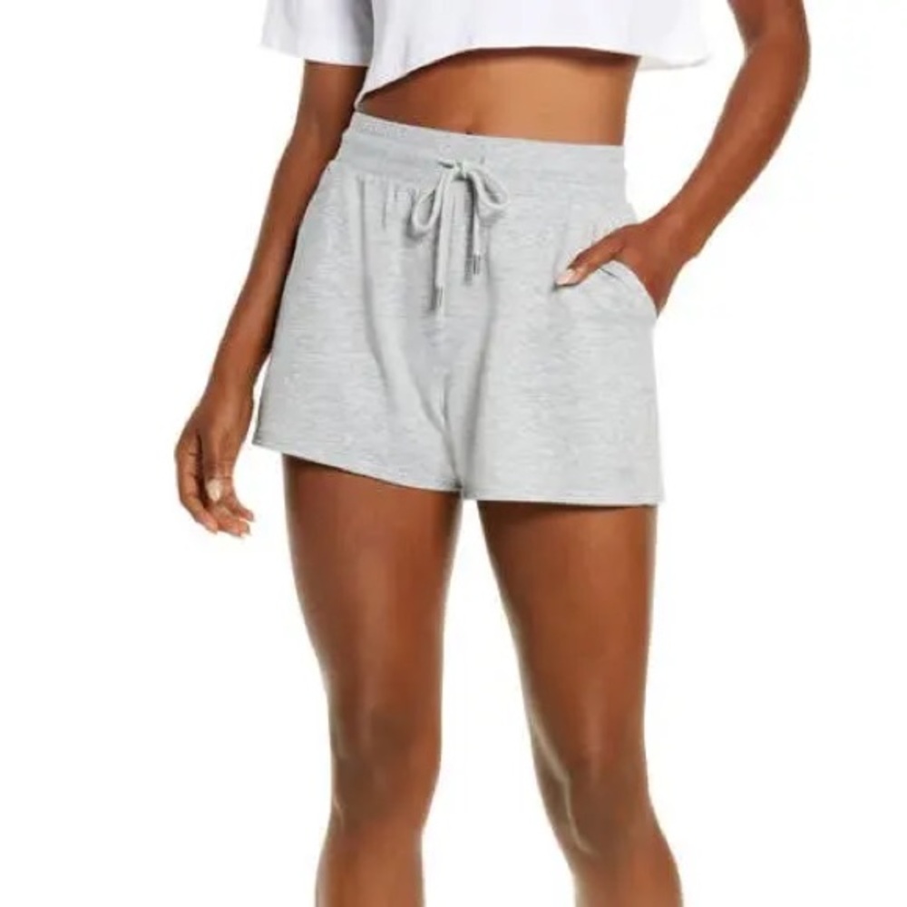NWT $78 Alo Yoga Dreamy Short Grey Heather